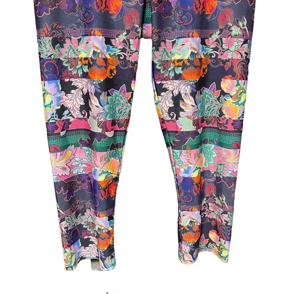 Onzie Bold Floral Print Stripe Cropped Leggings Size S/M - Picture 3 of 6